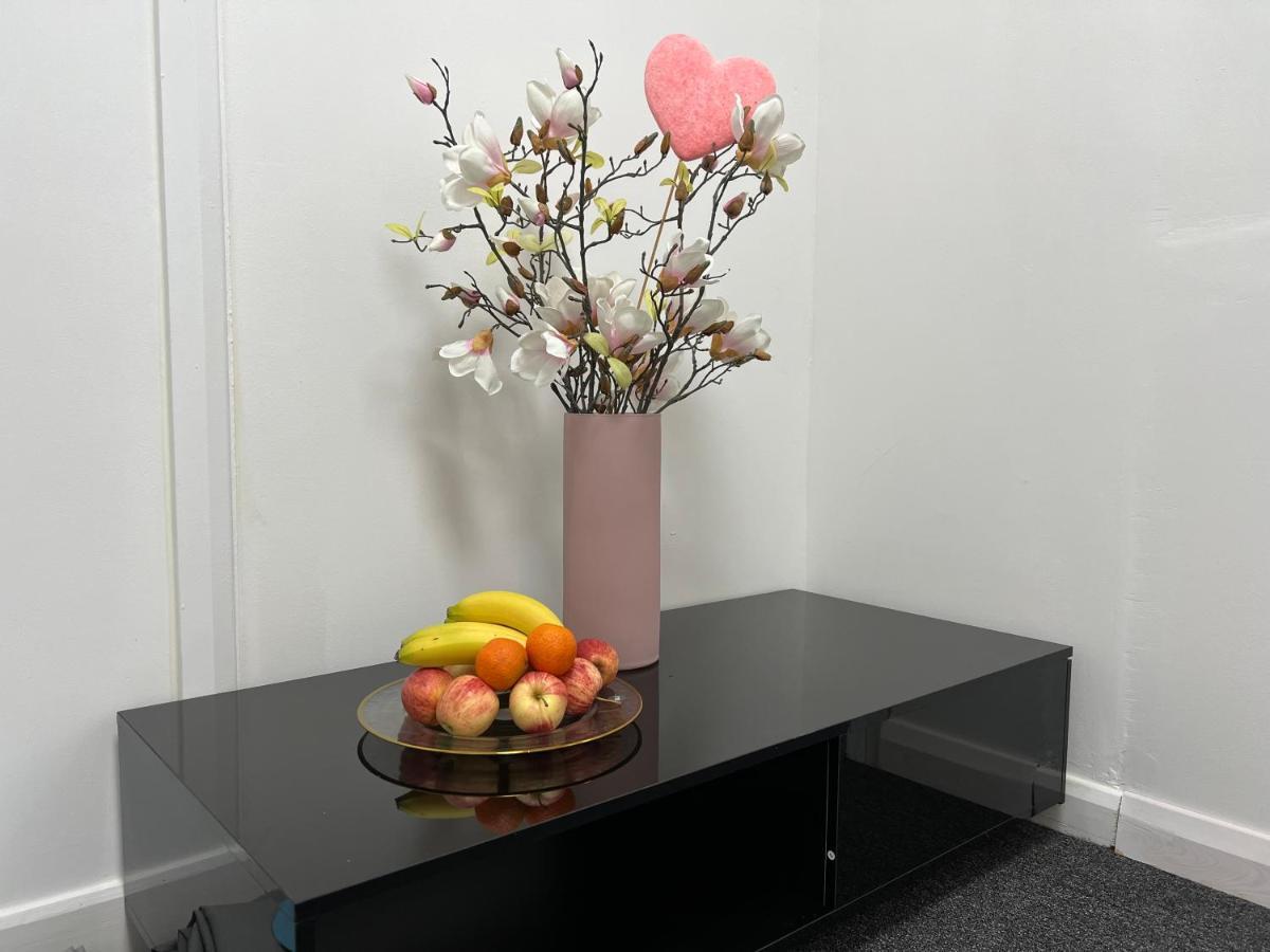 The Grande Residence - Close To Central London & Next To Northfield Tube Station Hanwell Zewnętrze zdjęcie